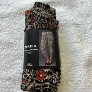 Torrid Premium Printed Legging Sz 1 Full Length Inseam 28” Black w Tan & Orange